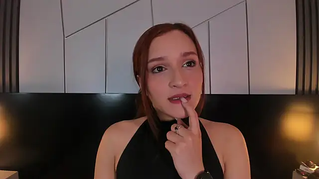 Snapshot of leahluna chatting on May 8, 2026, 8:47 pm leahluna online show from May 8, 2026, 8:47 pm