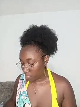 Snapshot of KaleaEbony chatting on May 10, 2026, 3:33 am KaleaEbony online show from May 10, 2026, 3:33 am