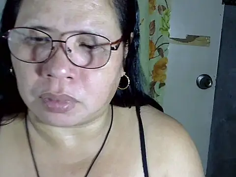 Snapshot of HottyCurlyPeanut chatting on April 23, 2026, 1:57 pm HottyCurlyPeanut online show from April 23, 2026, 1:57 pm