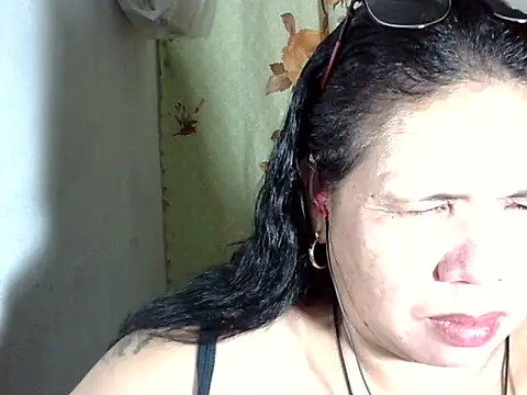 Snapshot of HottyCurlyPeanut chatting on April 24, 2026, 1:57 pm HottyCurlyPeanut online show from April 24, 2026, 1:57 pm