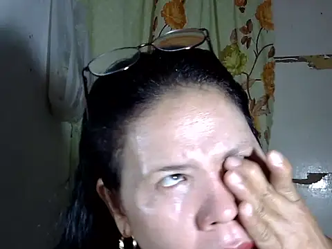 Snapshot of HottyCurlyPeanut chatting on May 11, 2026, 12:00 pm HottyCurlyPeanut online show from May 11, 2026, 12:00 pm