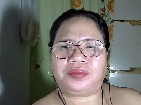 Snapshot of HottyCurlyPeanut chatting on May 11, 2026, 8:06 pm HottyCurlyPeanut online show from May 11, 2026, 8:06 pm