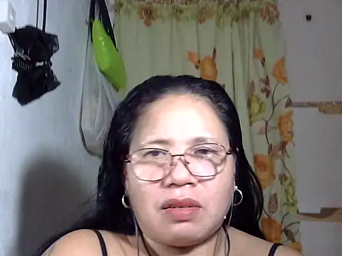 Snapshot of HottyCurlyPeanut chatting on June 12, 2026, 1:21 pm HottyCurlyPeanut online show from June 12, 2026, 1:21 pm