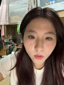 pinkouou online show from April 17, 2026, 5:27 pm