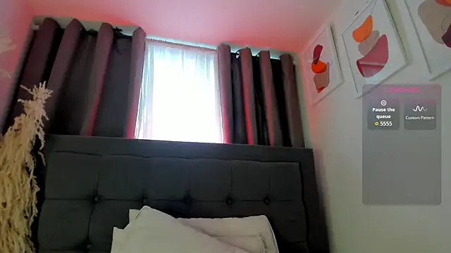 hanna-baker01 online show from May 23, 2026, 2:43 pm