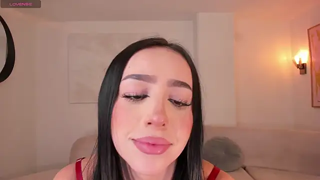Snapshot of PaulineSanz chatting on May 21, 2026, 7:10 pm PaulineSanz online show from May 21, 2026, 7:10 pm