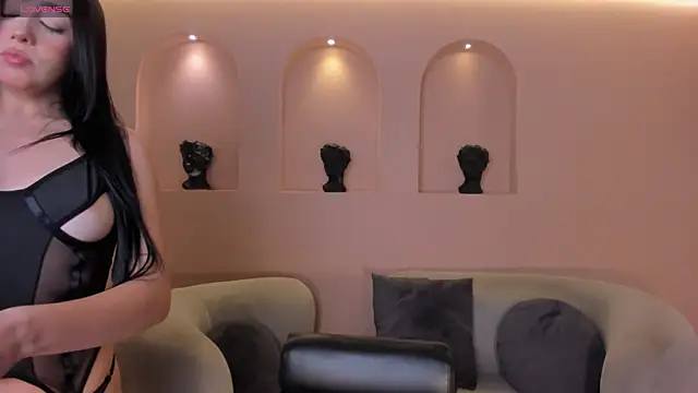 Snapshot of PaulineSanz chatting on July 1, 2026, 7:13 pm PaulineSanz online show from July 1, 2026, 7:13 pm