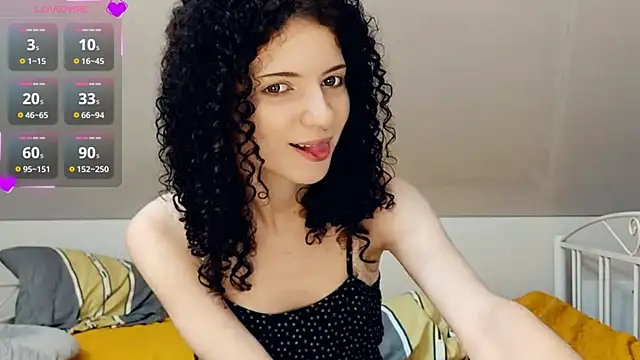 Snapshot of CinnamonCurl chatting on July 10, 2026, 12:26 am CinnamonCurl online show from July 10, 2026, 12:26 am