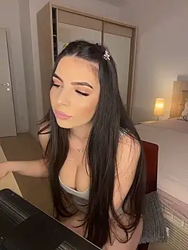 Snapshot of CandyElla_ chatting on May 6, 2026, 1:27 pm CandyElla online show from May 6, 2026, 1:27 pm