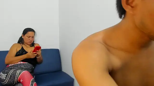 renataa21 online show from April 27, 2026, 1:47 am