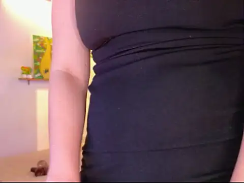 ShantallPariss online show from April 17, 2026, 6:55 pm