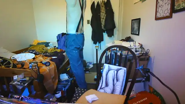 Snapshot of JohnnyMoves chatting on June 11, 2026, 11:36 pm JohnnyMoves online show from June 11, 2026, 11:36 pm
