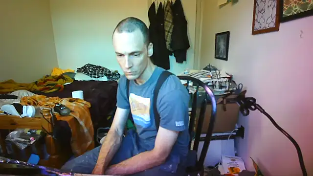 Snapshot of JohnnyMoves chatting on June 12, 2026, 7:24 pm JohnnyMoves online show from June 12, 2026, 7:24 pm
