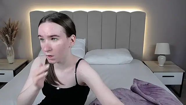 Snapshot of MarliinNova chatting on July 2, 2026, 4:07 am MarliinNova online show from July 2, 2026, 4:07 am