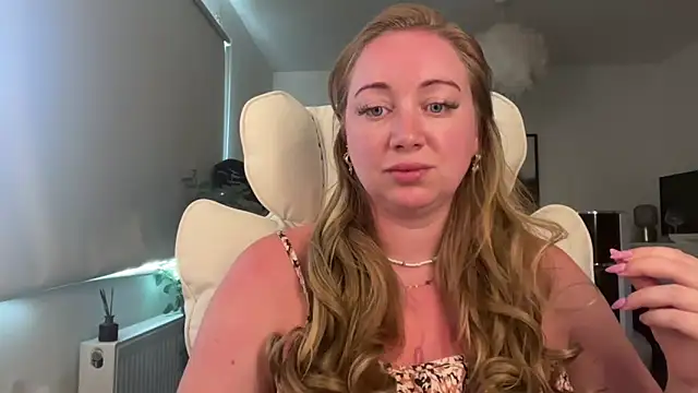 Snapshot of arielsweetieee chatting on May 26, 2026, 7:59 am arielsweetieee online show from May 26, 2026, 7:59 am