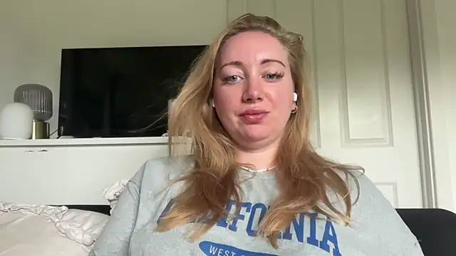 Snapshot of arielsweetieee chatting on June 20, 2026, 7:22 am arielsweetieee online show from June 20, 2026, 7:22 am