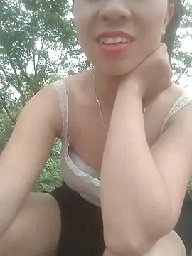 Snapshot of Zara-Lina chatting on April 21, 2026, 1:07 am Zara-Lina online show from April 21, 2026, 1:07 am