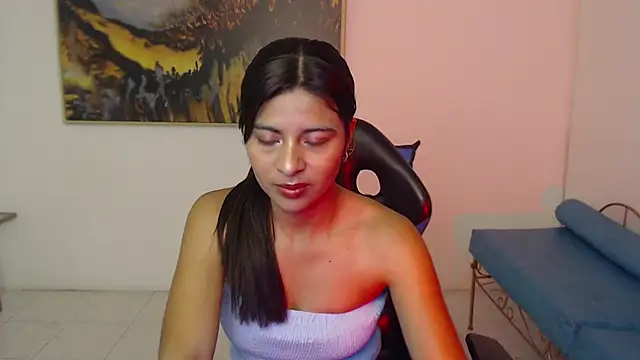 Lady isabella  online show from April 30, 2026, 1:17 pm