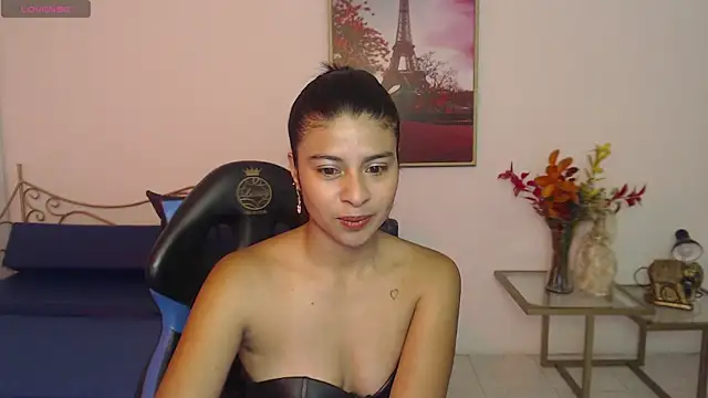 Lady isabella  online show from May 29, 2026, 1:09 pm