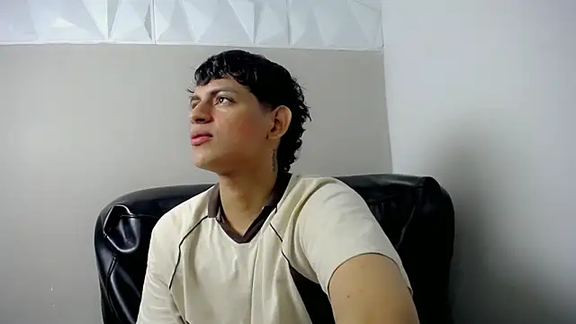 Snapshot of Yosepp_cum chatting on May 2, 2026, 3:22 am Yosepp cum online show from May 2, 2026, 3:22 am
