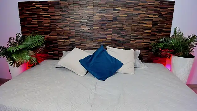 Snapshot of valkiriia__ chatting on June 3, 2026, 5:43 am valkiriia online show from June 3, 2026, 5:43 am
