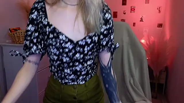 Snapshot of MilaDuales chatting on May 26, 2026, 12:45 pm MilaDuales online show from May 26, 2026, 12:45 pm