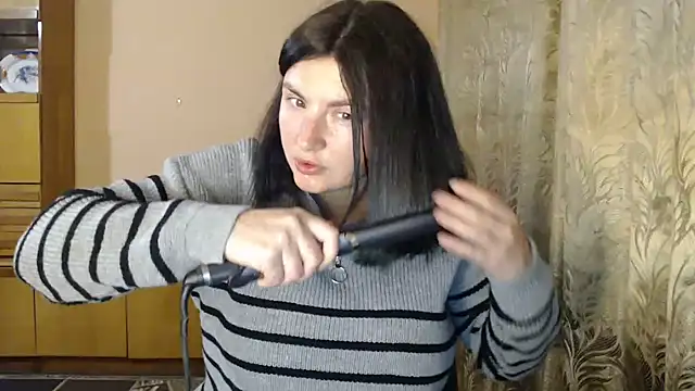 AlinaxJames online show from April 21, 2026, 2:04 am