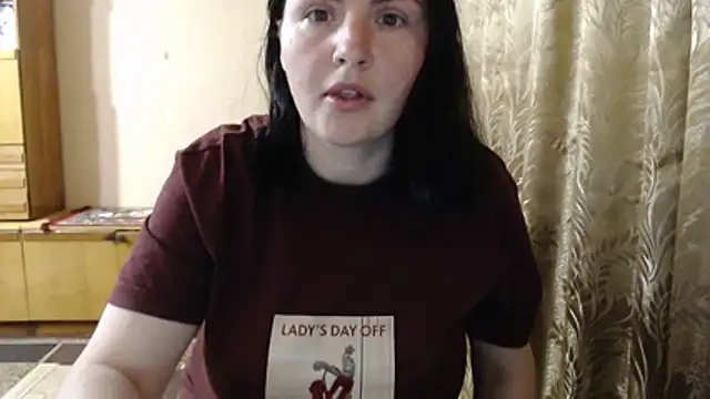 AlinaxJames online show from May 6, 2026, 7:30 pm