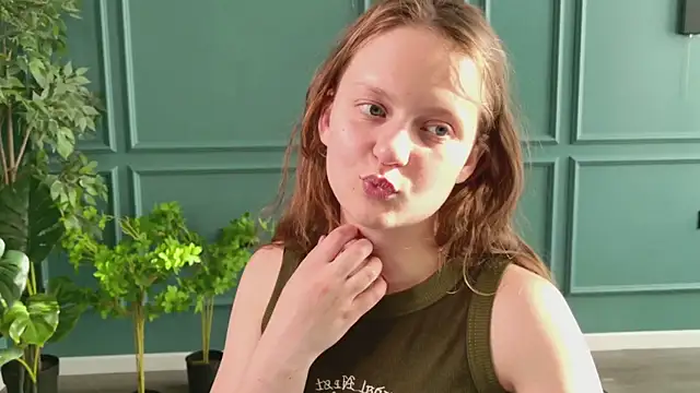 Snapshot of French_Fry chatting on July 23, 2026, 3:21 pm French Fry online show from July 23, 2026, 3:21 pm