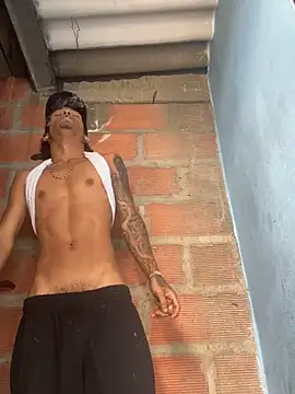 JuanLpLp online show from April 17, 2026, 3:04 pm