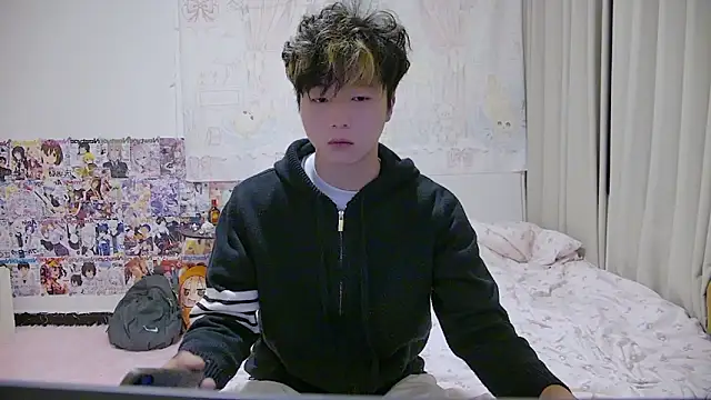 Cream-001 online show from April 18, 2026, 7:12 am