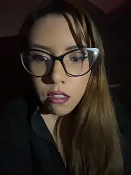 Snapshot of AliceMtz chatting on May 13, 2026, 9:22 pm AliceMtz online show from May 13, 2026, 9:22 pm