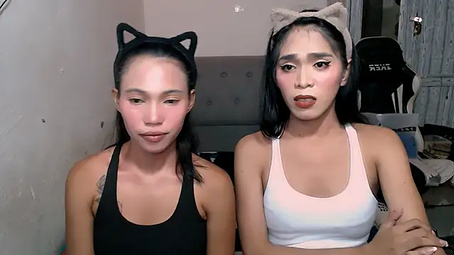 Dinosaur Cock online show from April 18, 2026, 7:07 pm