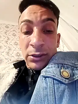 Zoltan223567 online show from April 17, 2026, 11:41 pm