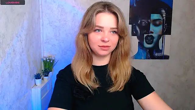 NicoleAura online show from May 19, 2026, 7:37 am