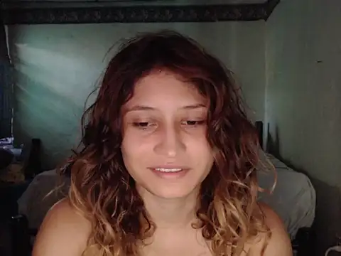 Snapshot of AnnieLorin chatting on July 24, 2026, 4:05 pm AnnieLorin online show from July 24, 2026, 4:05 pm