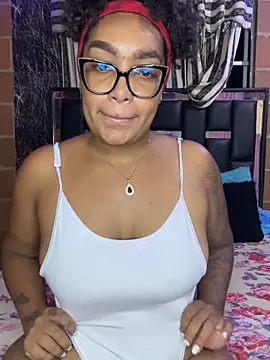 Snapshot of _Piel_Canela chatting on May 2, 2026, 1:21 am Piel Canela online show from May 2, 2026, 1:21 am
