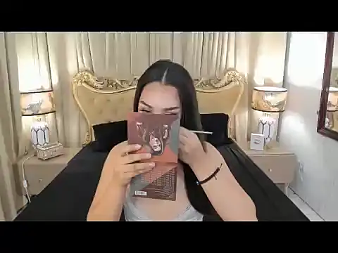 OliviaRoxy online show from May 7, 2026, 5:02 am