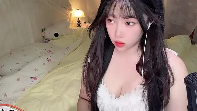 Snapshot of SweetButWildbaby chatting on May 12, 2026, 2:03 pm SweetButWildbaby online show from May 12, 2026, 2:03 pm