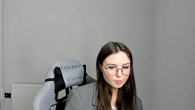 Regina cute  online show from May 4, 2026, 11:39 am