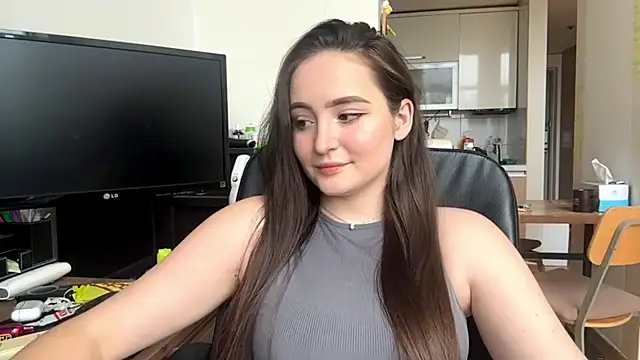 Emilly Cart online show from May 20, 2026, 3:24 am