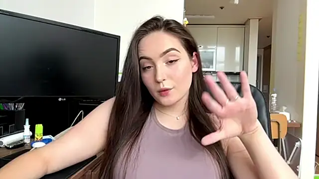 Emilly Cart online show from June 1, 2026, 3:30 am