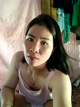 Snapshot of Bunby12 chatting on May 15, 2026, 4:08 am Bunby12 online show from May 15, 2026, 4:08 am