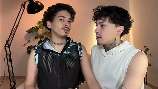 Snapshot of Noah_and_Steven chatting on May 18, 2026, 2:07 am Noah and Steven online show from May 18, 2026, 2:07 am