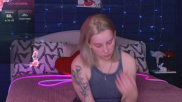 Snapshot of Crystal__Jull chatting on May 22, 2026, 8:21 am Crystal Jull online show from May 22, 2026, 8:21 am
