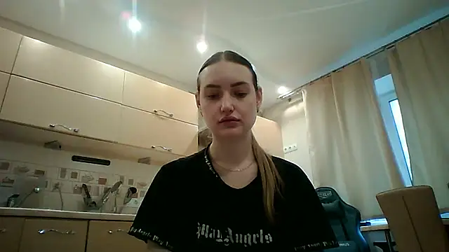 Lisanta online show from May 1, 2026, 4:00 pm
