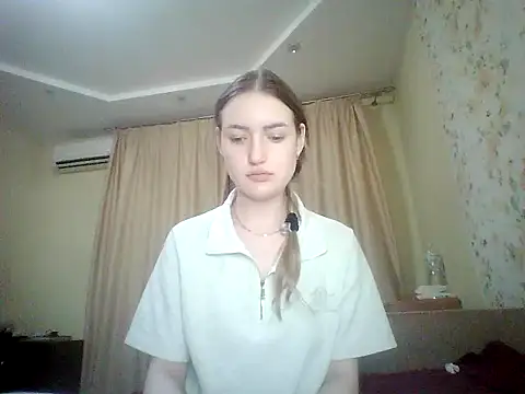 Lisanta online show from July 28, 2026, 7:39 pm
