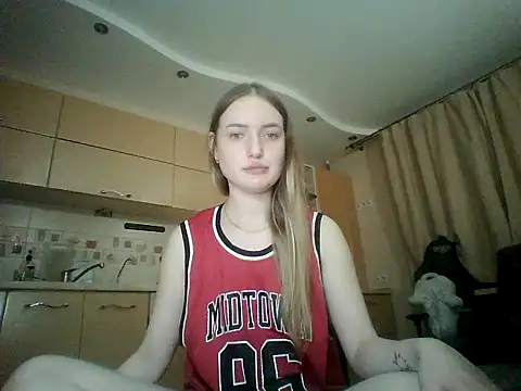 Lisanta online show from August 2, 2026, 7:23 pm