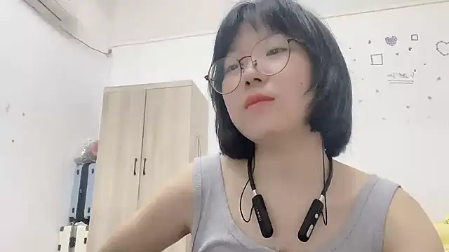 Belle-LL online show from May 3, 2026, 2:56 pm
