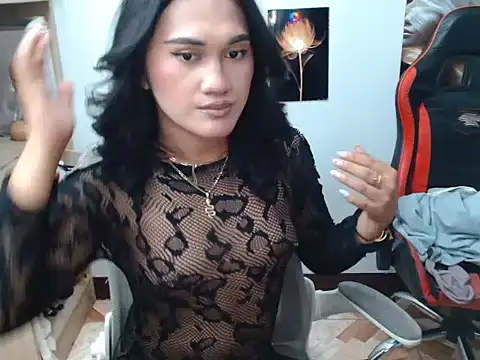 Snapshot of YourHot_Nica chatting on April 24, 2026, 1:57 pm YourHot Nica online show from April 24, 2026, 1:57 pm